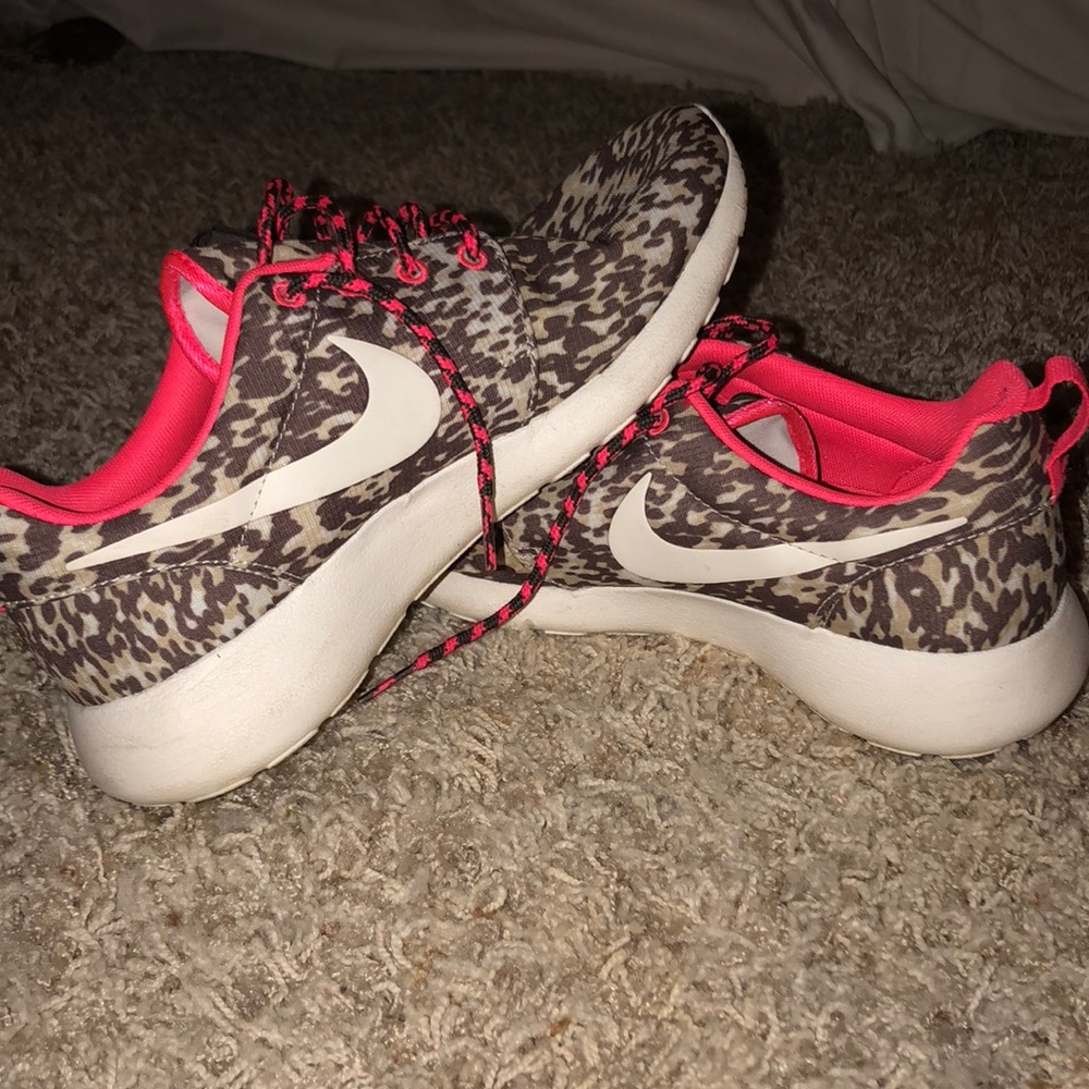 Nike Roches - Picture 2 of 3